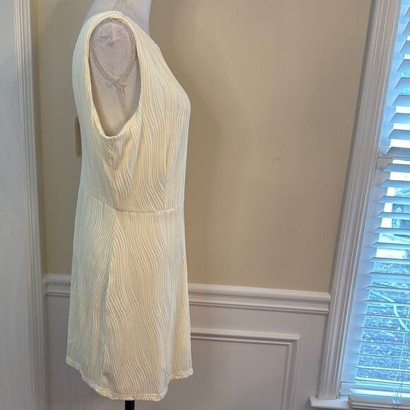 RIHOAS Elegant Cream Sleeveless Dress - Picture 3 of 8